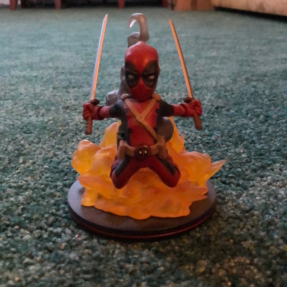 Deadpool figurine
